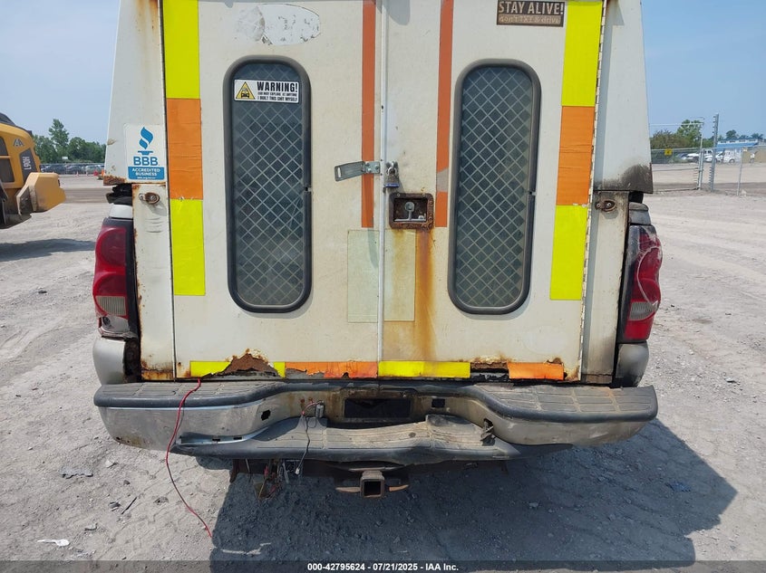 2005 Chevrolet Silverado 3500 Work Truck VIN: 1GCHK39265E143189 Lot: 42795624