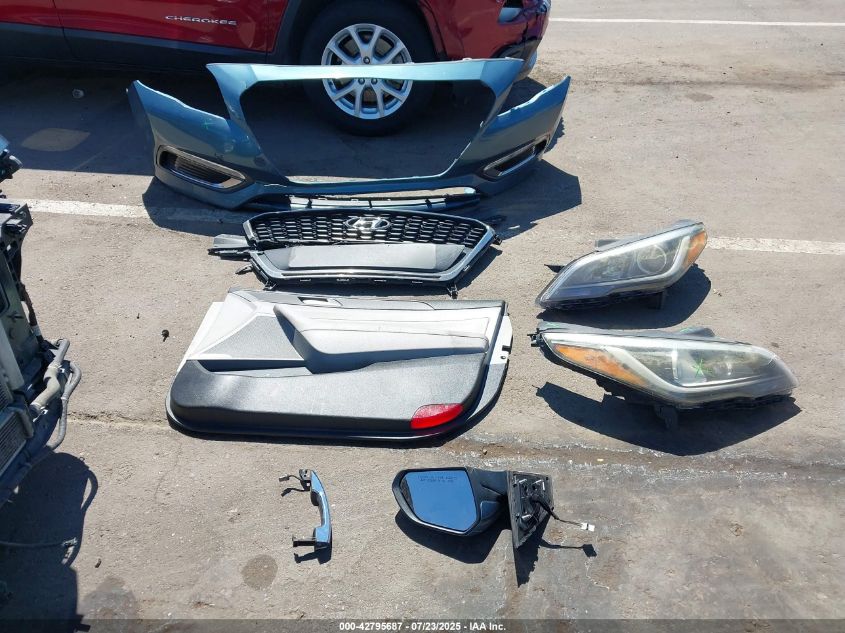 2016 Hyundai Sonata Hybrid Se VIN: KMHE24L13GA011747 Lot: 42795687