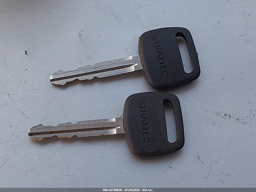 2001 Toyota Camry Le VIN: 4T1BG22K21U826692 Lot: 42795838