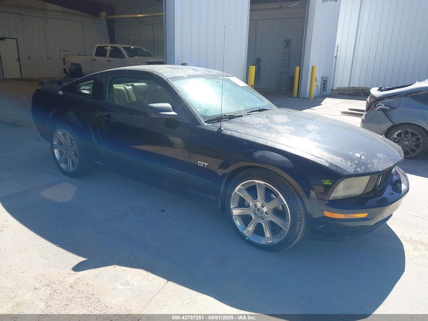 1ZVFT82H755118332 2005 Ford Mustang Gt Deluxe/Gt Premium auction photo 1