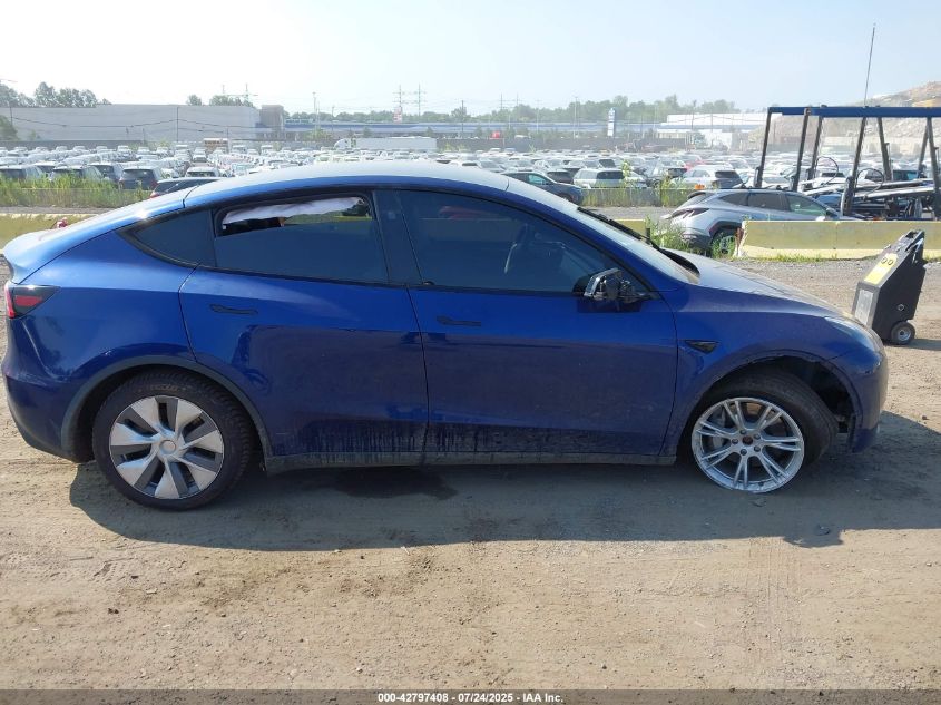 2023 Tesla Model Y VIN: 7SAYGDEE7PA172208 Lot: 42797408