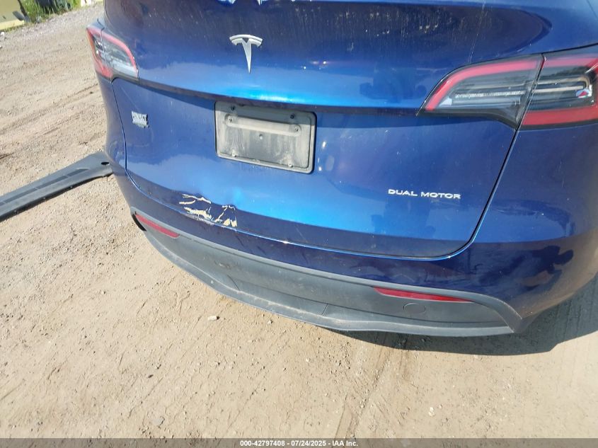2023 Tesla Model Y VIN: 7SAYGDEE7PA172208 Lot: 42797408