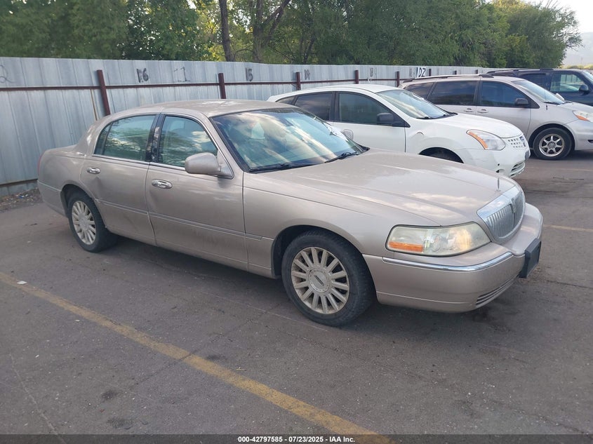 2003 LINCOLN TOWN CAR SIGNATURE