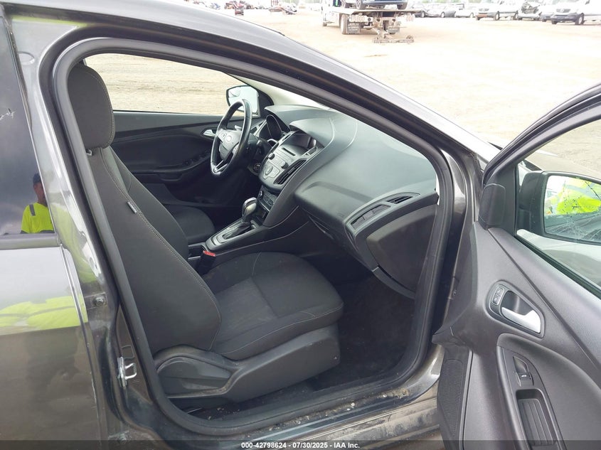 2015 FORD FOCUS SE - 1FADP3F25FL268630