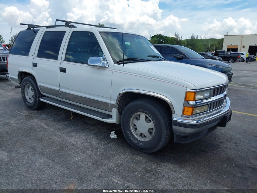 1GNEC13K9SJ414611 1995 Chevrolet Tahoe C1500 auction photo 1
