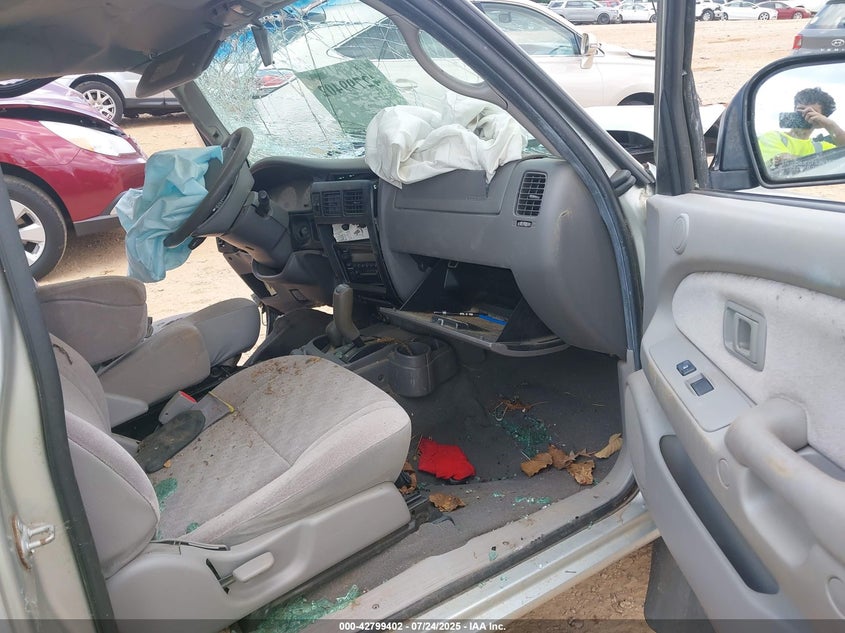 2004 Toyota Tacoma Base V6