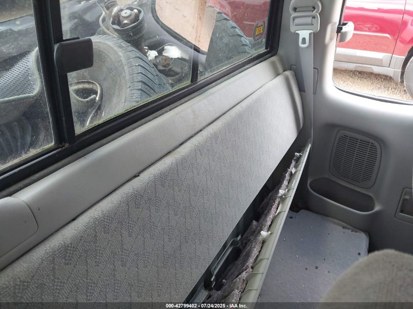 2004 Toyota Tacoma Base V6 VIN: 5TEWN72NX4Z305590 Lot: 42799402