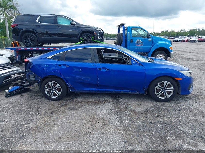VIN 19XFC2F58JE006749 2018 HONDA CIVIC LX