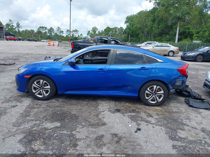 VIN 19XFC2F58JE006749 2018 HONDA CIVIC LX