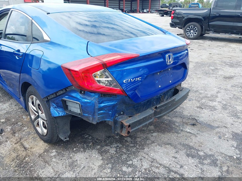 VIN 19XFC2F58JE006749 2018 HONDA CIVIC LX