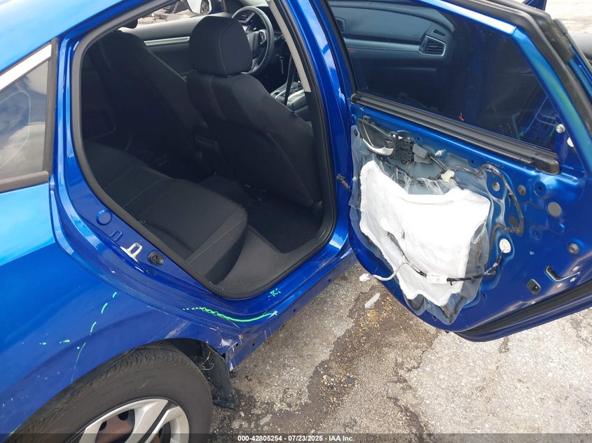 VIN 19XFC2F58JE006749 2018 HONDA CIVIC LX