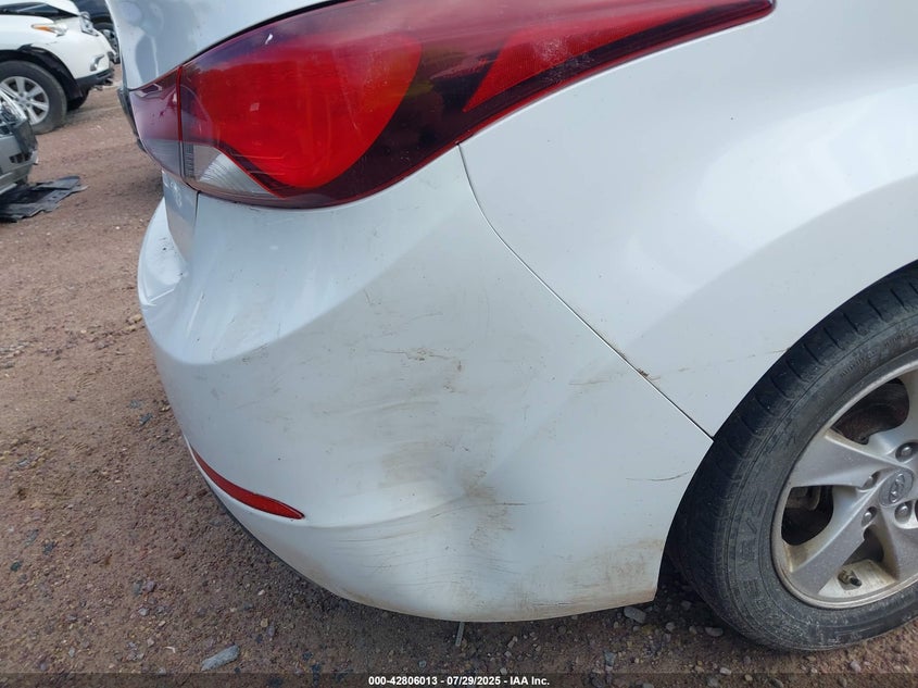 2015 HYUNDAI ELANTRA SE 5NPDH4AE0FH614554