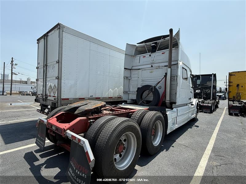 4V4NC9EJ1HN985351 2017 VOLVO  photo no. 4
