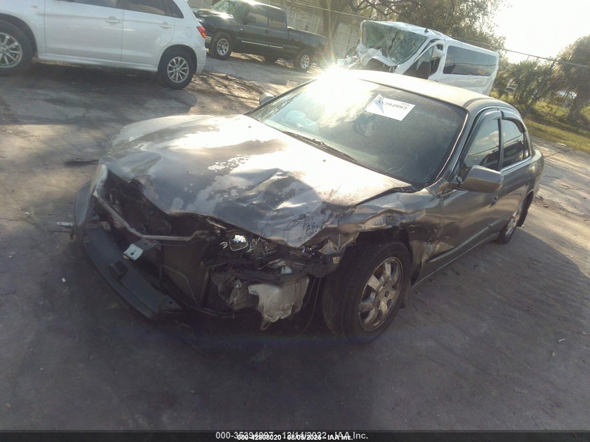 1HGCG5646YA139573 2000 HONDA ACCORD photo no. 2