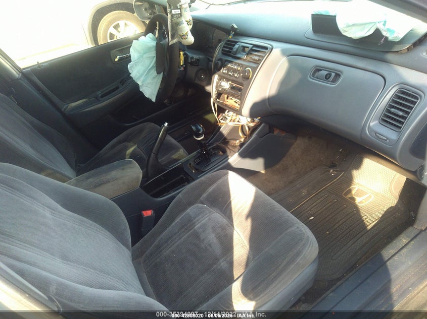 1HGCG5646YA139573 2000 HONDA ACCORD photo no. 5