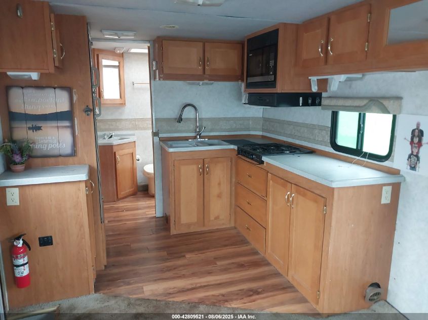 1999 Ford Econoline E450 Super Duty Cutwy Rv VIN: 1FDXE40F0XHB23302 Lot: 42809521