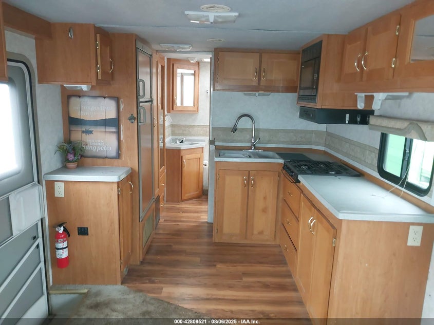 1999 Ford Econoline E450 Super Duty Cutwy Rv VIN: 1FDXE40F0XHB23302 Lot: 42809521