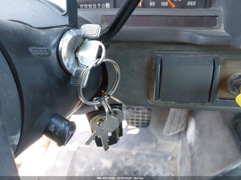 1999 GMC C-Series C7H042 VIN: 1GDJ7H1D3XJ852004 Lot: 42810362