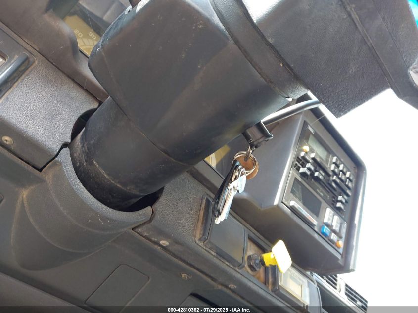 1999 GMC C-Series C7H042 VIN: 1GDJ7H1D3XJ852004 Lot: 42810362