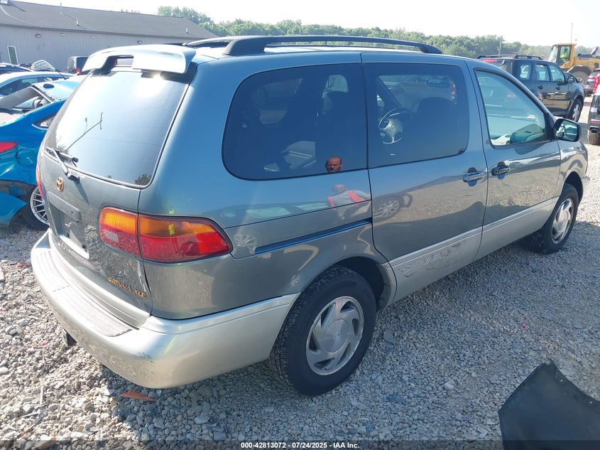 1998 Toyota Sienna Xle VIN: 4T3ZF13C8WU038677 Lot: 42813072