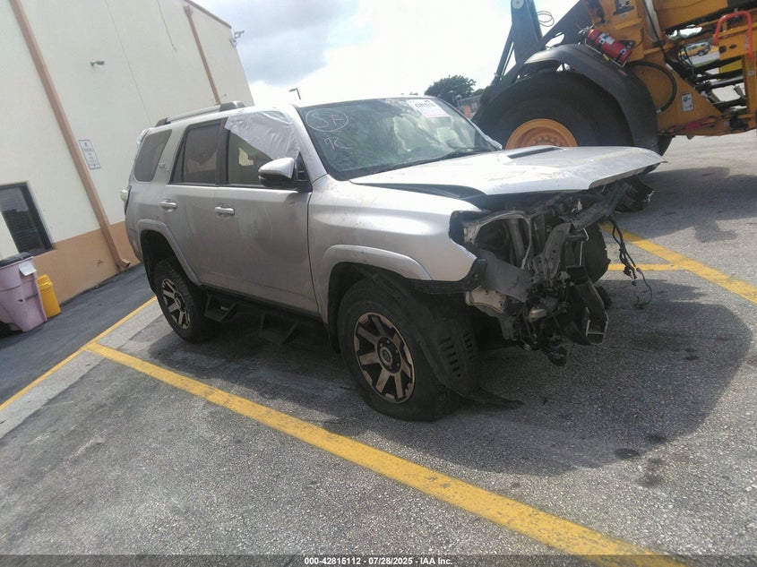 Vin: jtebu5jr7j5512958, lot: 43308601, toyota 4runner trd off road premium 2018 img_1