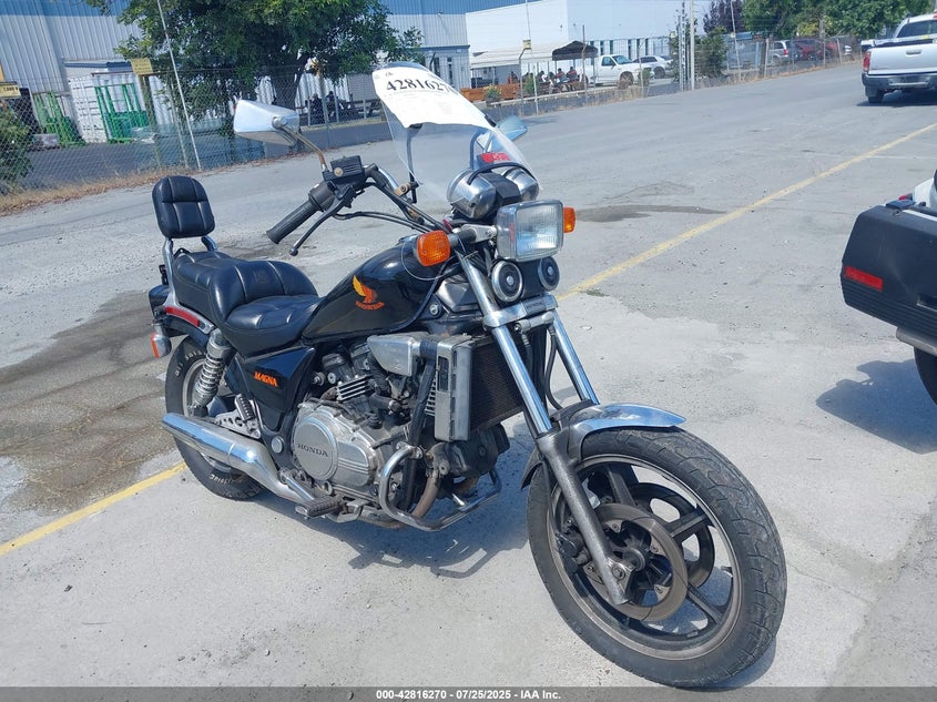 JH2RC2105FM104839 HONDA VF700 Photo 1