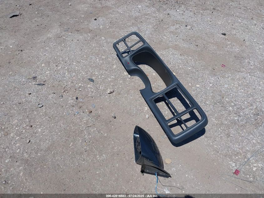 2000 GMC Sierra 1500 Sl VIN: 1GTEC14W1YZ197074 Lot: 42816583