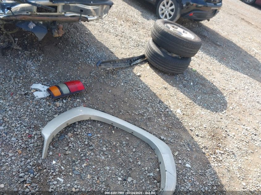 2005 Chevrolet Suburban 1500 Lt VIN: 1GNEC16Z85J255741 Lot: 42817907