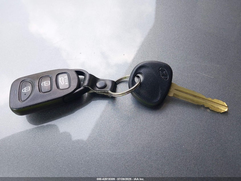 2019 HYUNDAI ELANTRA SE - KMHD74LF9KU788806