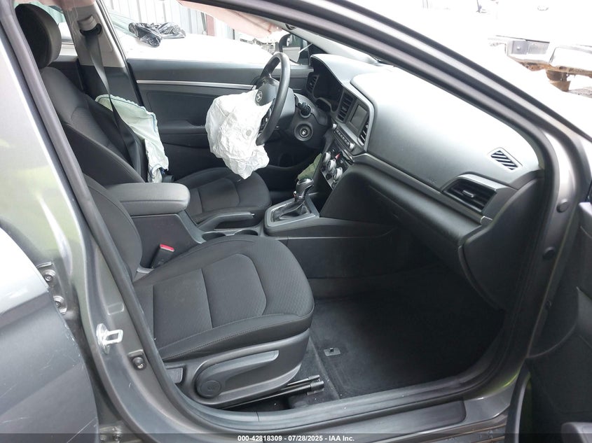 2019 HYUNDAI ELANTRA SE - KMHD74LF9KU788806