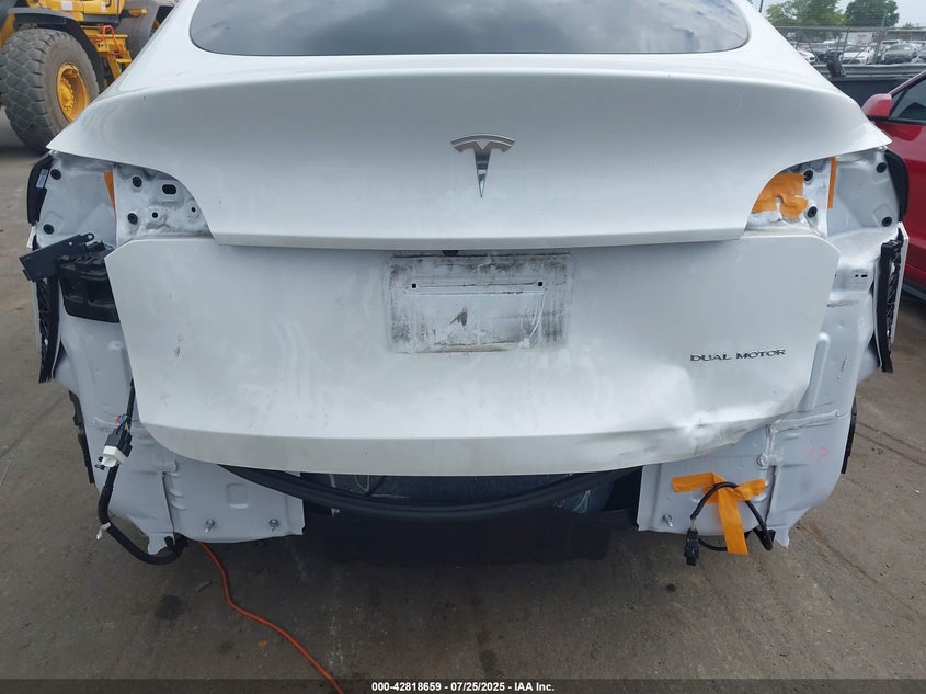 2023 Tesla Model y Awd long Range Dual Motor All-wheel Drive White Lot 111042818659 Vin 7SAYGDEE9PF772828