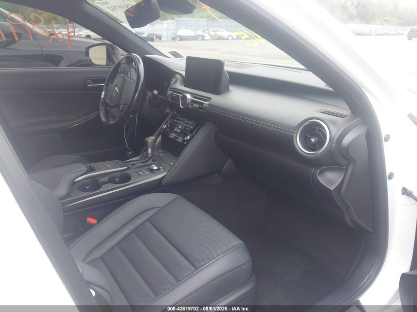 JTHGZ1E21N5025910 2022 LEXUS IS photo no. 5