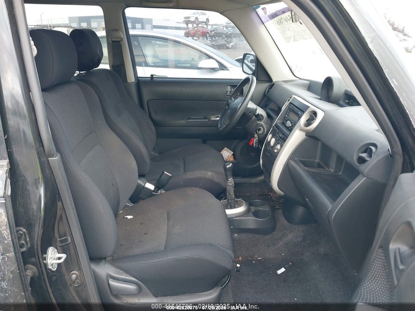 JTLKT334350206098 2005 SCION XB photo no. 5