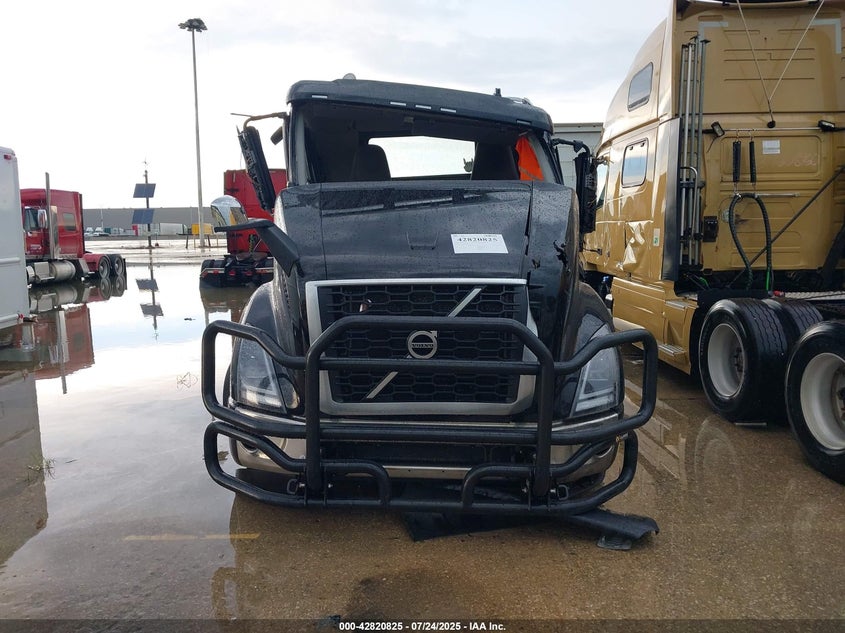 2025 Volvo Vnr VIN: 4V4WC9EH2SN672771 Lot: 42820825