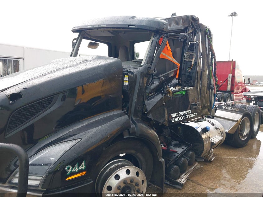 2025 Volvo Vnr VIN: 4V4WC9EH2SN672771 Lot: 42820825