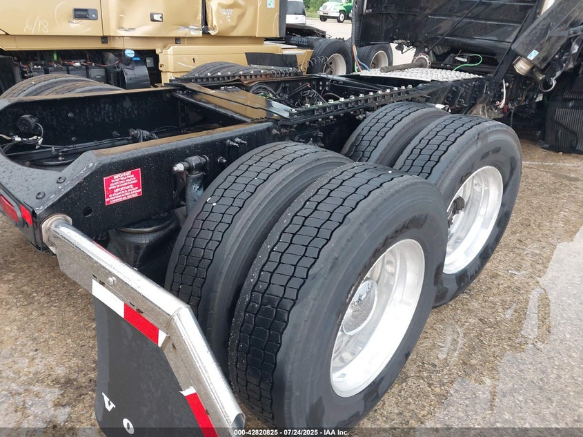 2025 Volvo Vnr VIN: 4V4WC9EH2SN672771 Lot: 42820825