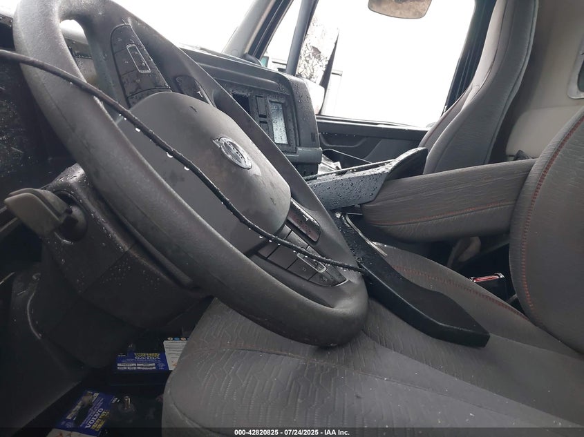 2025 Volvo Vnr VIN: 4V4WC9EH2SN672771 Lot: 42820825