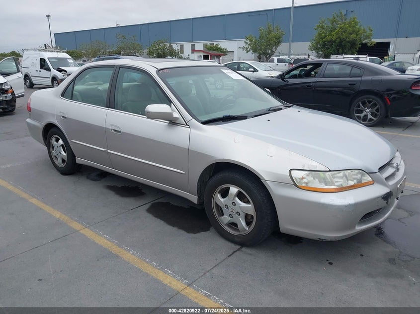 1HGCG6673WA139236 1998 Honda Accord Ex auction photo 1