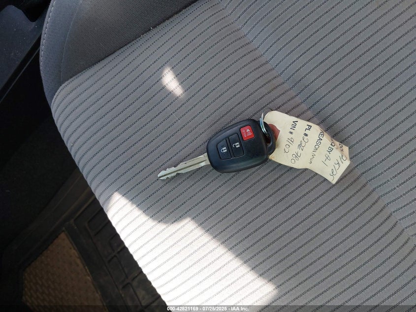 2013 TOYOTA RAV4 XLE - JTMRFREV7DD039102