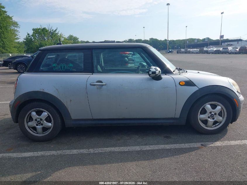 2009 Mini Cooper VIN: WMWMF33519TU71995 Lot: 42821907
