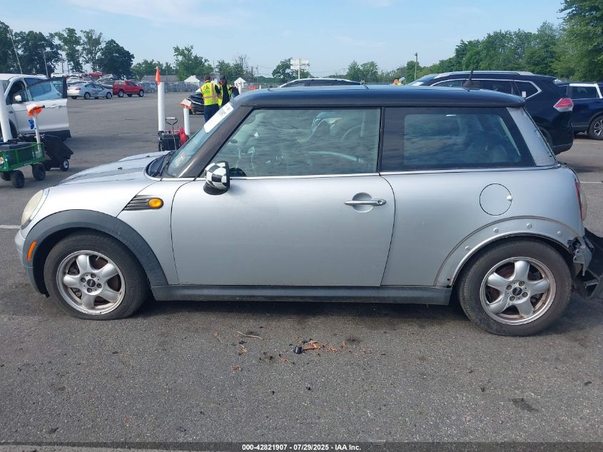 2009 Mini Cooper VIN: WMWMF33519TU71995 Lot: 42821907