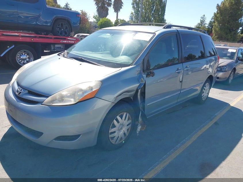 2009 TOYOTA SIENNA auction photo 2