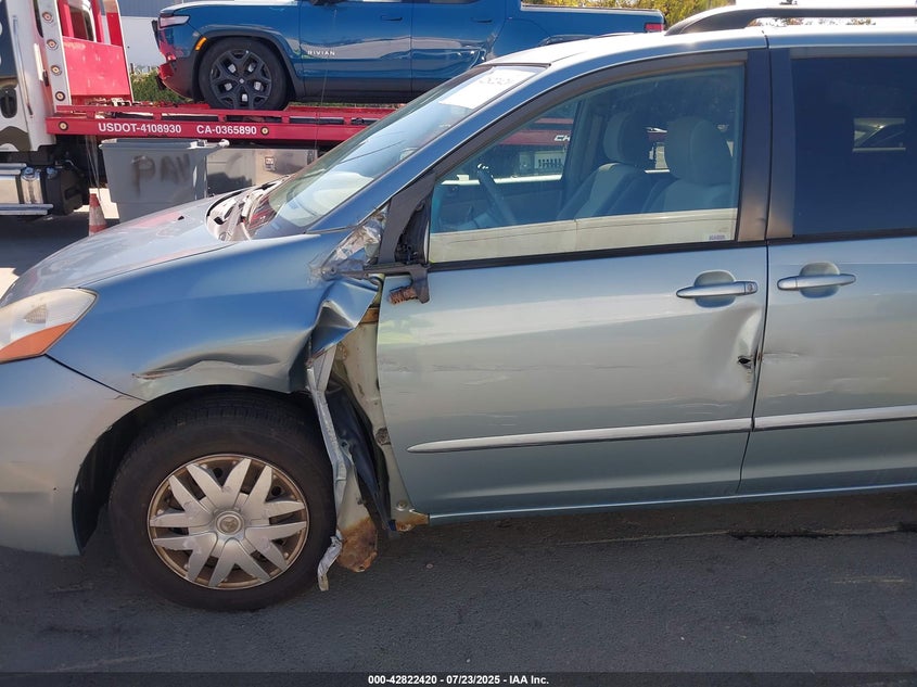 2009 TOYOTA SIENNA auction photo 6