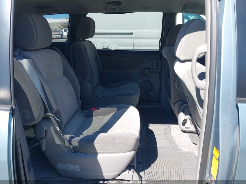 2009 TOYOTA SIENNA auction photo 8
