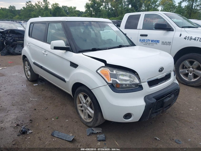 2011 Kia Soul + VIN: KNDJT2A21B7707304 Lot: 42822515