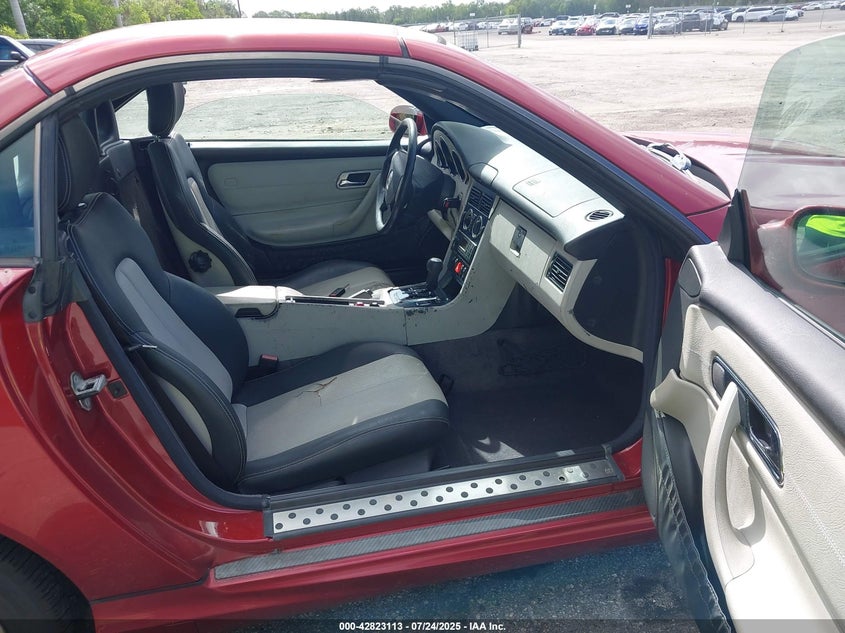 2000 Mercedes-Benz Slk 230 Kompressor VIN: WDBKK47F2YF146797 Lot: 42823113