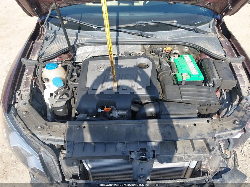 2014 VOLKSWAGEN PASSAT 2.0L TDI SE - 1VWBN7A35EC004219