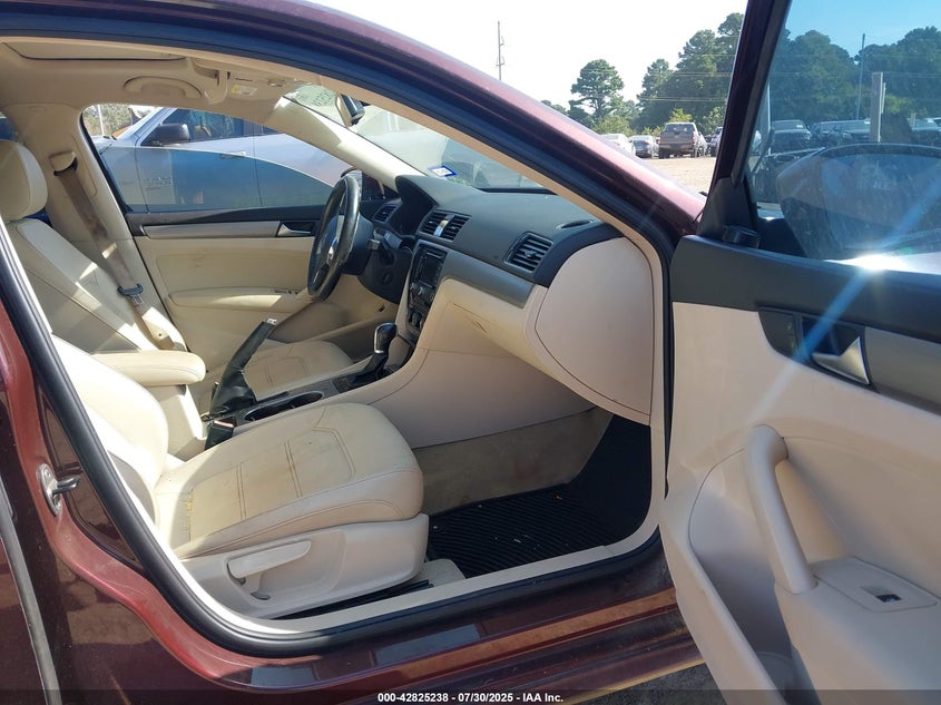 2014 VOLKSWAGEN PASSAT 2.0L TDI SE - 1VWBN7A35EC004219