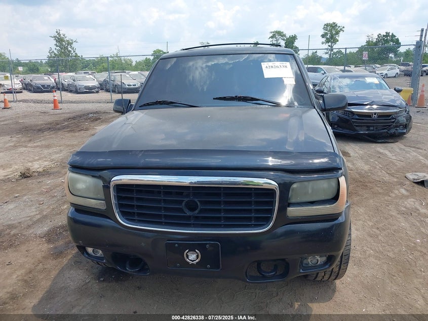 2000 Cadillac Escalade Standard VIN: 1GYEK63R4YR200782 Lot: 42826338