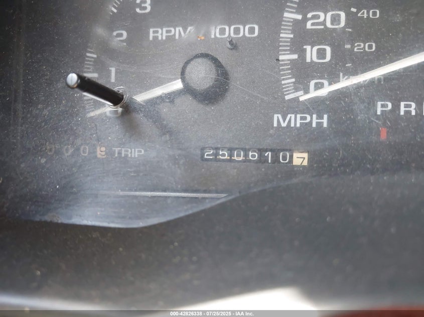 2000 Cadillac Escalade Standard VIN: 1GYEK63R4YR200782 Lot: 42826338